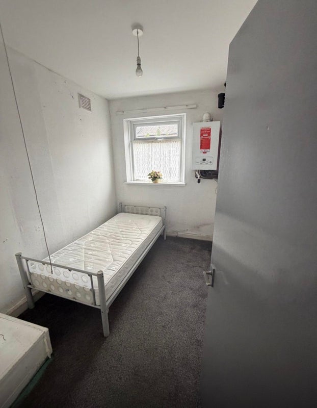 Room Cambridge Street in Chadderton
