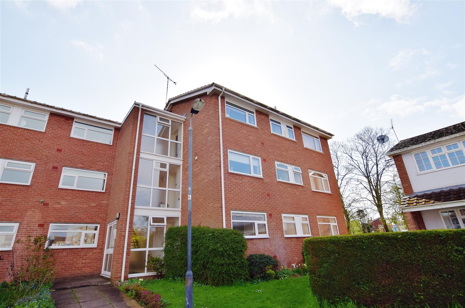 Flat Dereham Court in Royal Leamington Spa