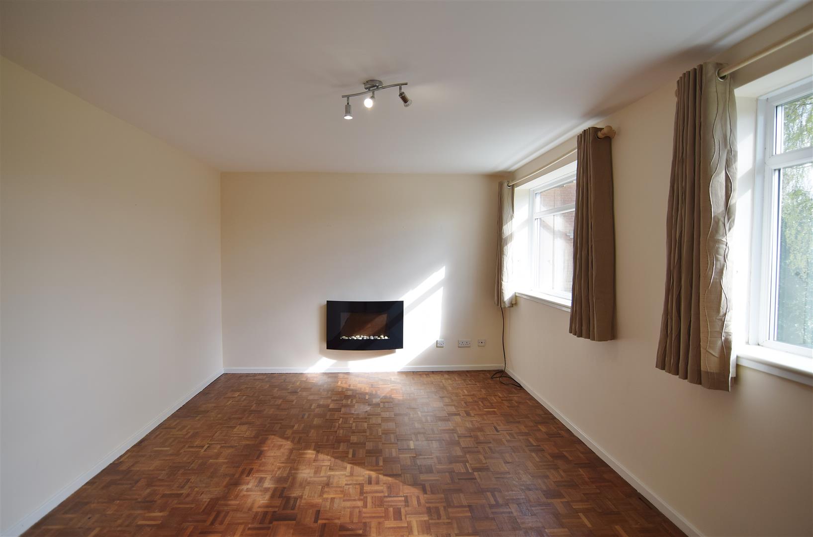Flat Dereham Court in Royal Leamington Spa