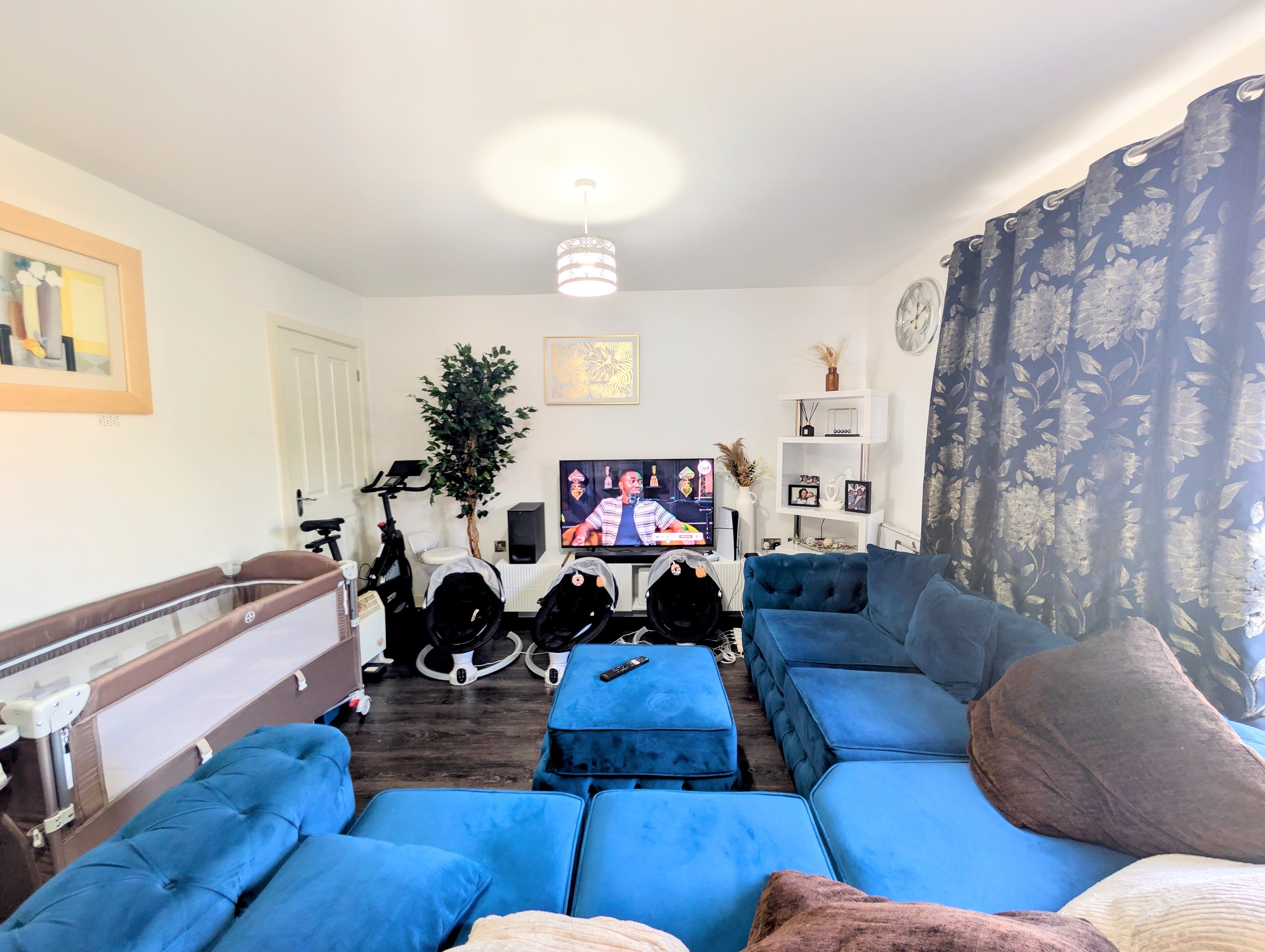 House Gabriel Close in Manchester