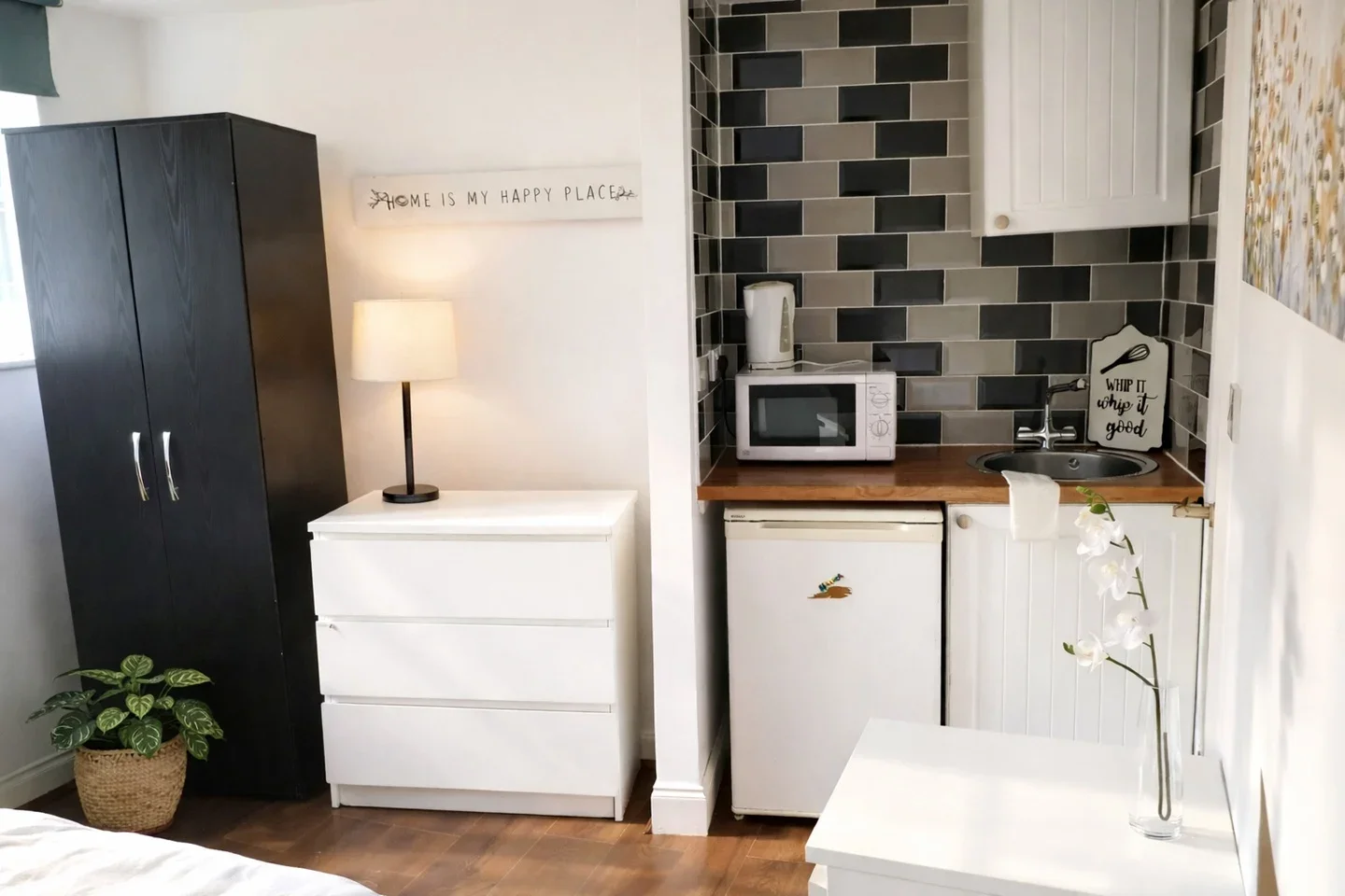 Room Walsall Road in Darlaston