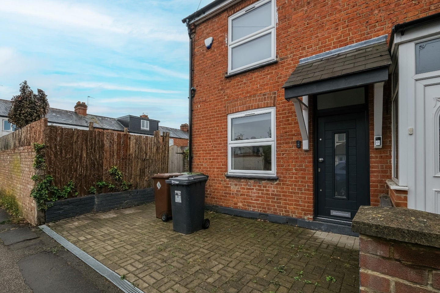 House Brownlow Road in Hertsmere