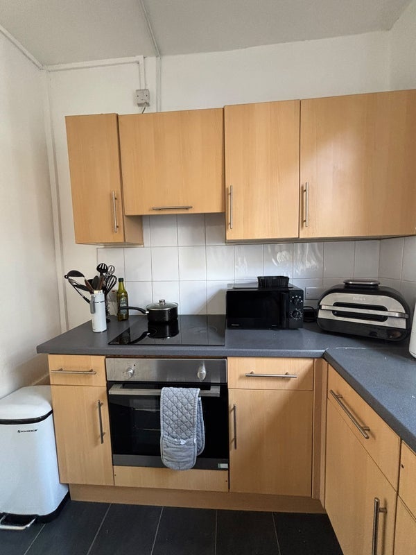 Room Hildreth Street in Greater London