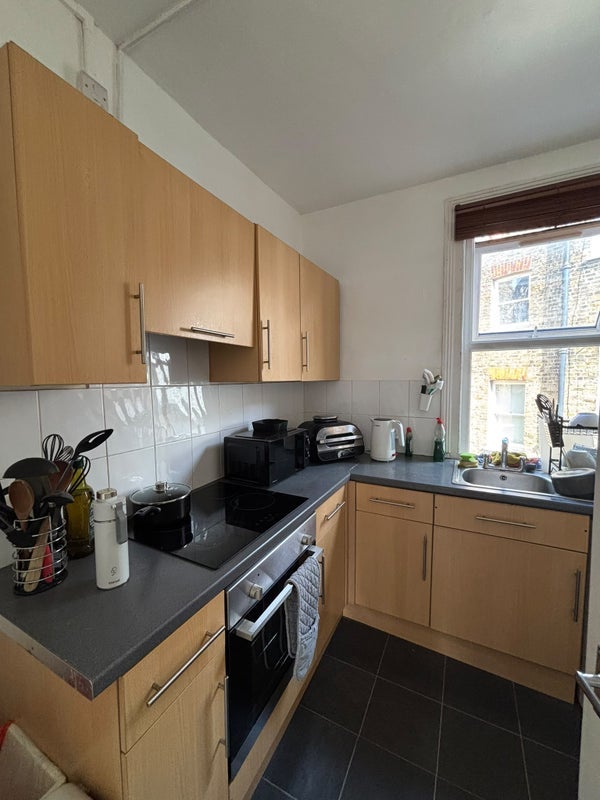Room Hildreth Street in Greater London