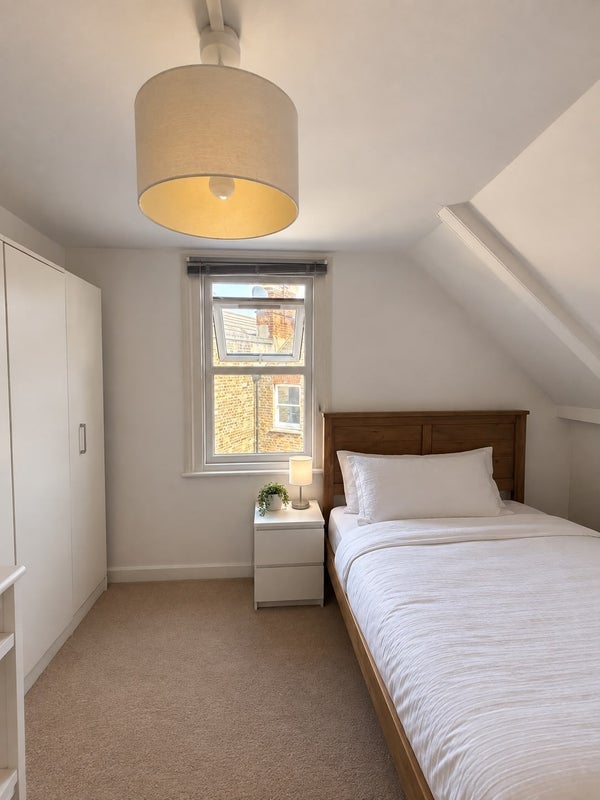 Room Hildreth Street in Greater London
