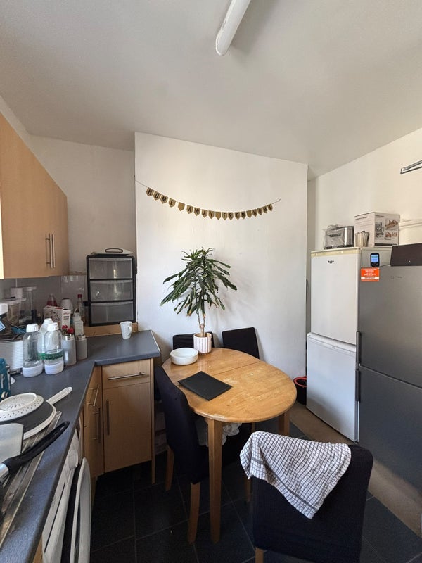 Room Hildreth Street in Greater London