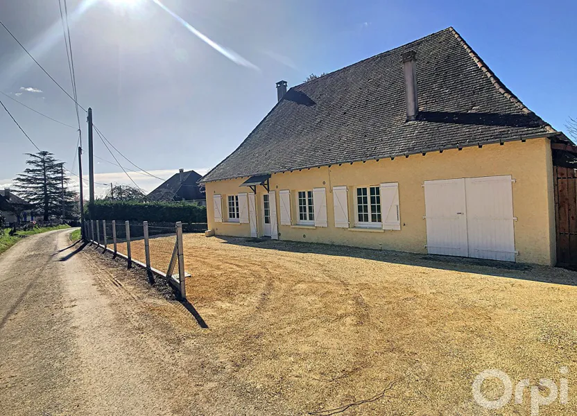 Maison Route du Viaduc à Azerat