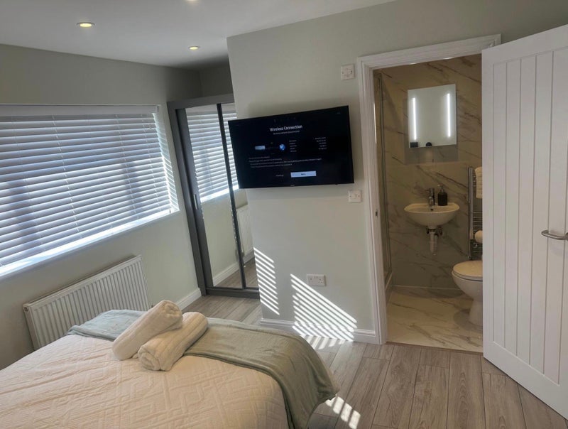 Room Lark Rise in Crawley