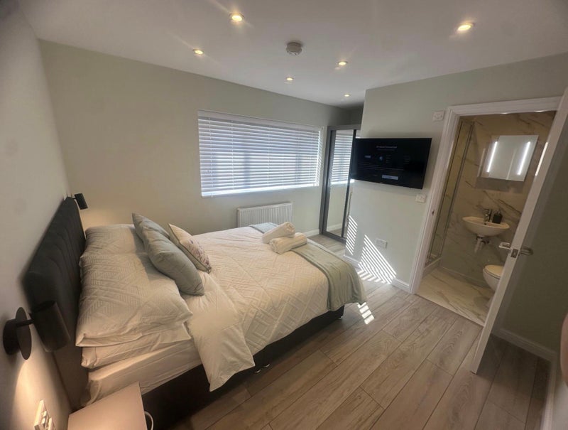 Room Lark Rise in Crawley
