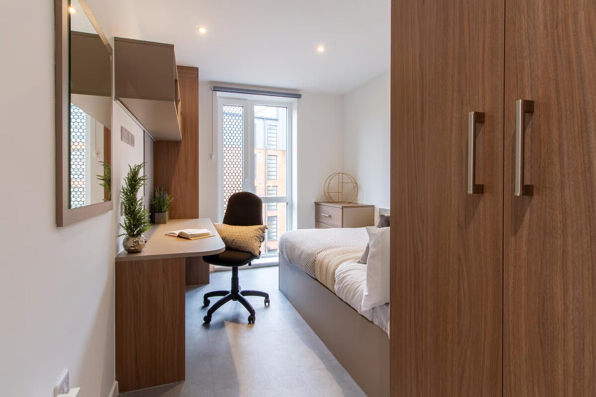 Room Dean Street in Bristol