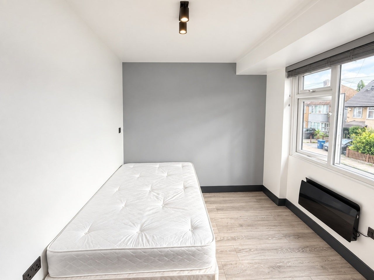 Flat Eastleigh Avenue in Greater London