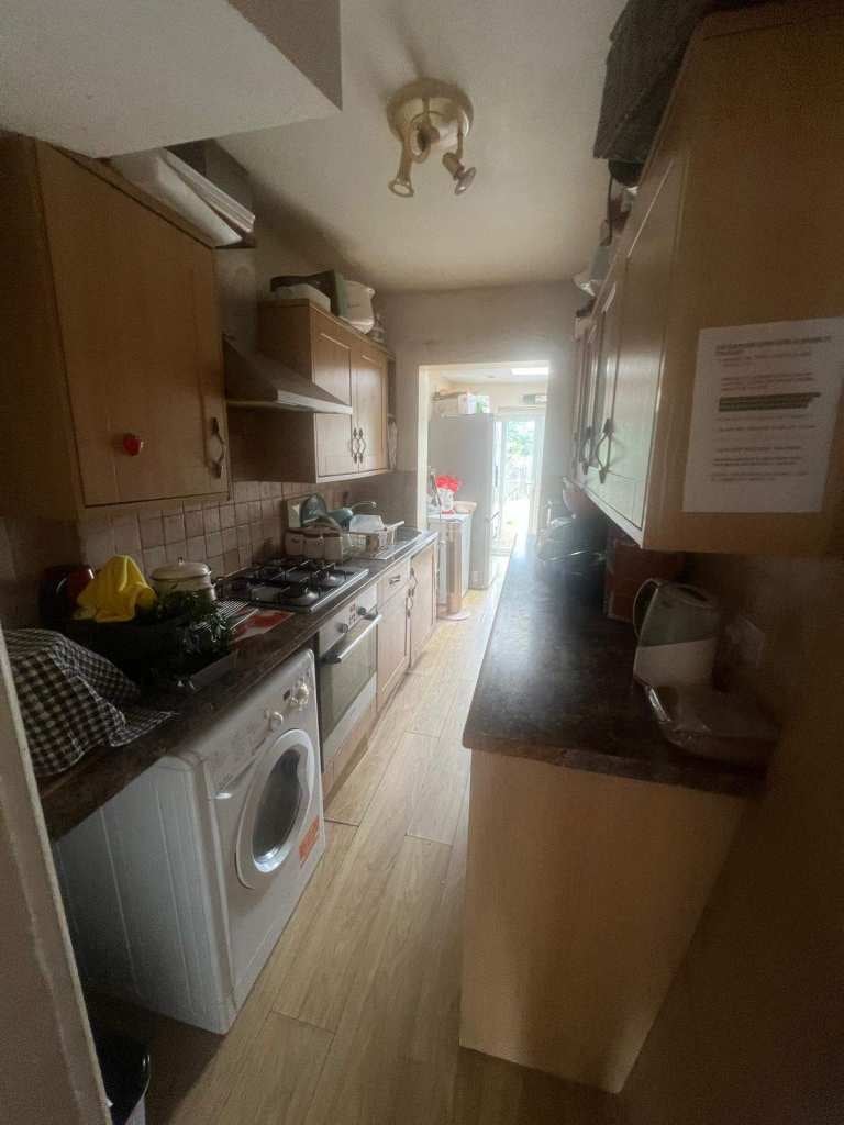 Room Mapleton Crescent in Greater London