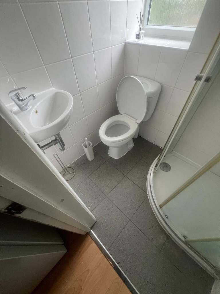 Room Mapleton Crescent in Greater London