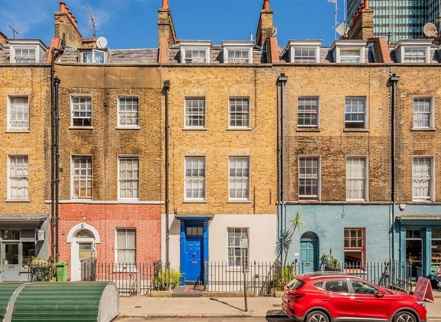 House Warren Street in Greater London