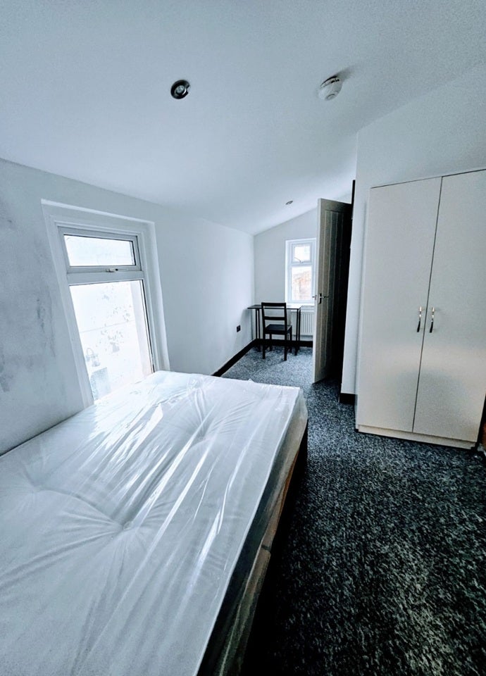 Room Livingstone Road in Gillingham