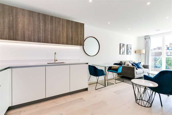 Flat Russell Road in Greater London
