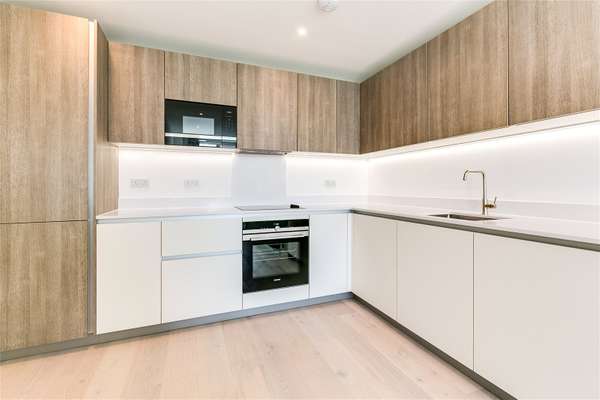 Flat Russell Road in Greater London