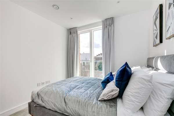 Flat Russell Road in Greater London