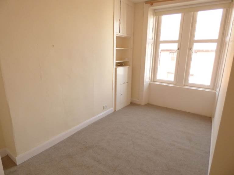 Flat Eastwood Avenue in Glasgow