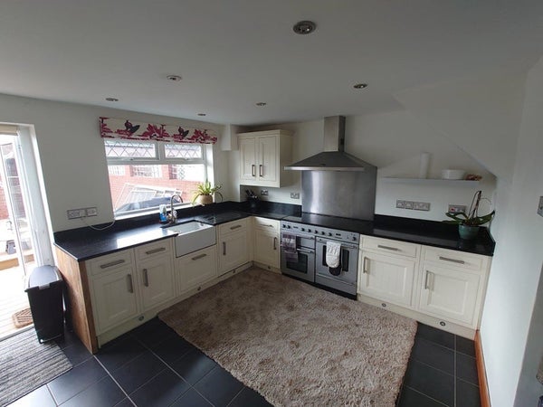Flat Cedar Close in Patchway