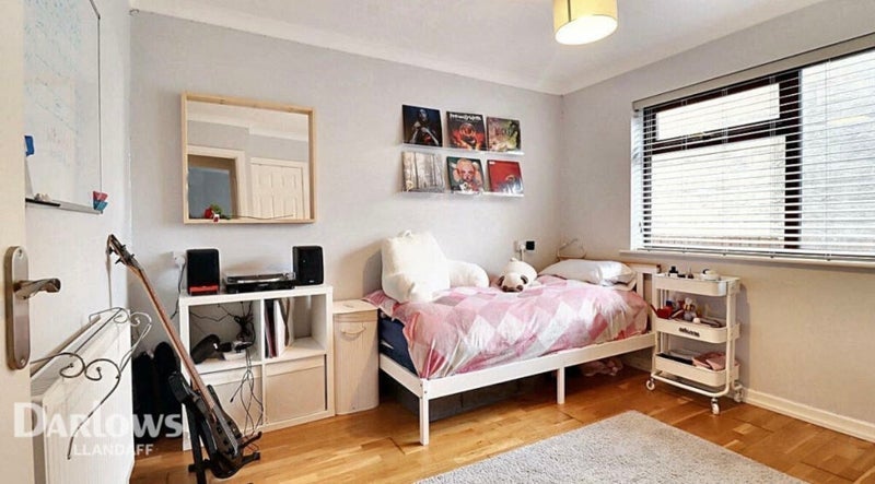 Flat Fairwater Road in Cardiff