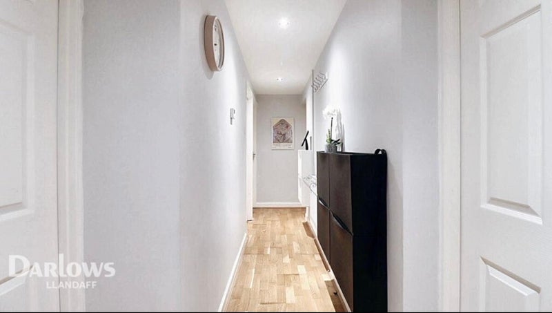 Room Fairwater Road in Cardiff
