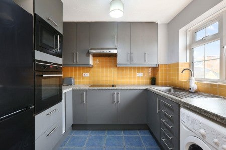 Flat Havil Street in Greater London