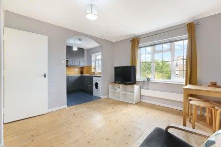 Flat Havil Street in Greater London