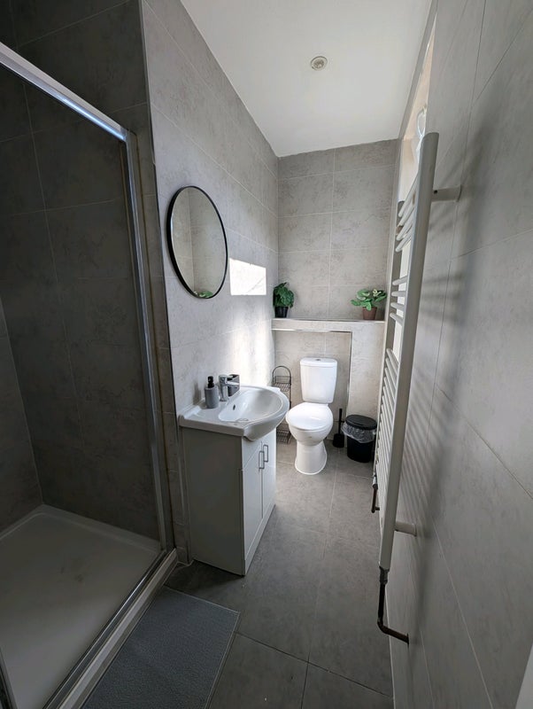Room Knowles Hill Crescent in Greater London