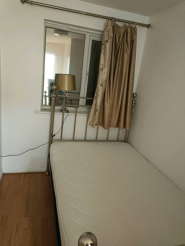 Room Gladstone Street in Warrington