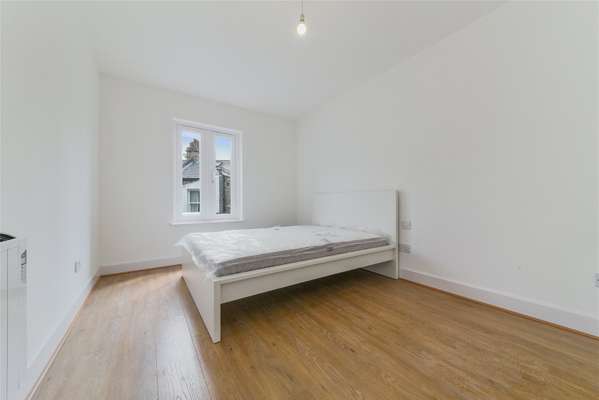 Flat Battersea Park Road in Greater London