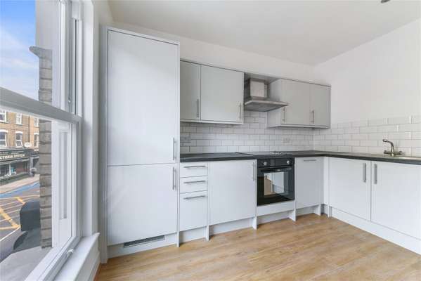 Flat Battersea Park Road in Greater London