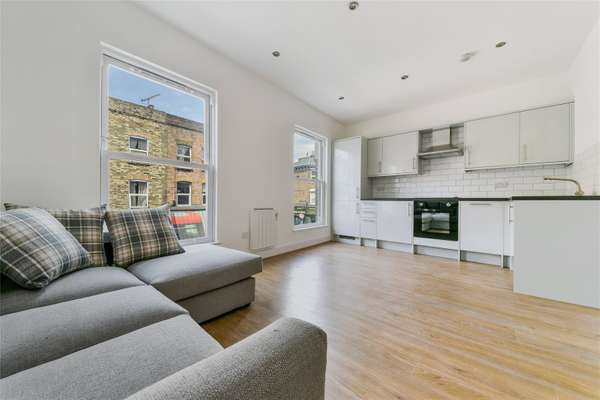 Flat Battersea Park Road in Greater London