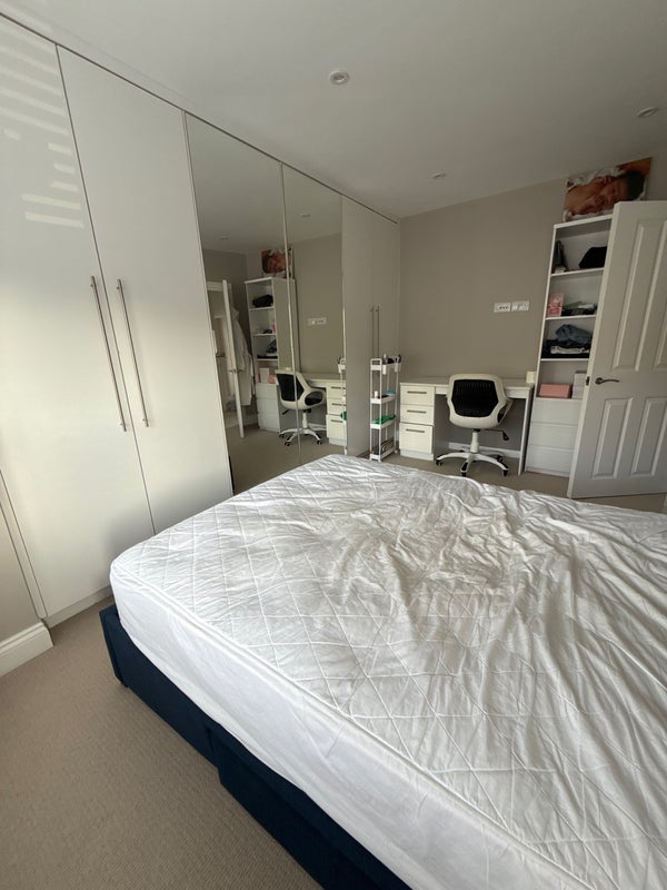 Room Somerset Avenue in Greater London