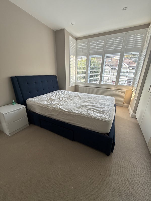 Room Somerset Avenue in Greater London