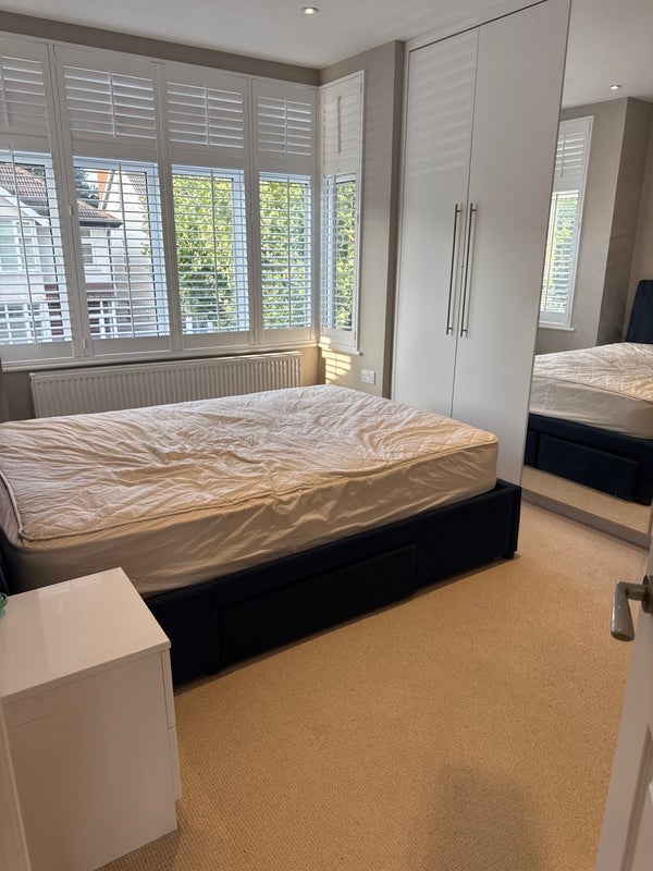 Room Somerset Avenue in Greater London