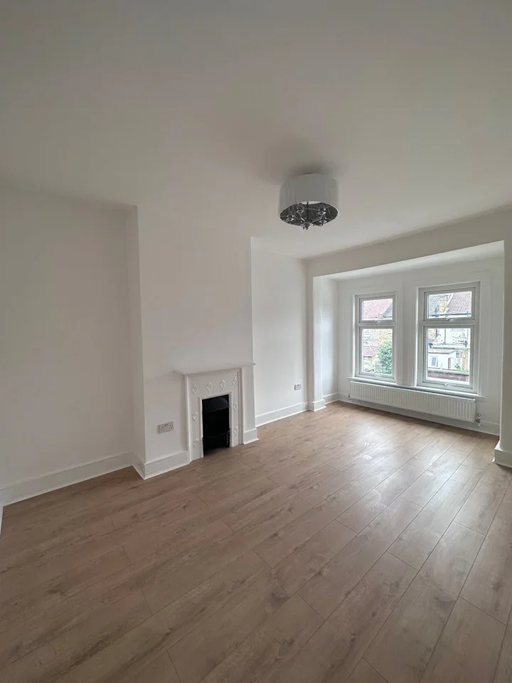 House Cobham Road in Greater London