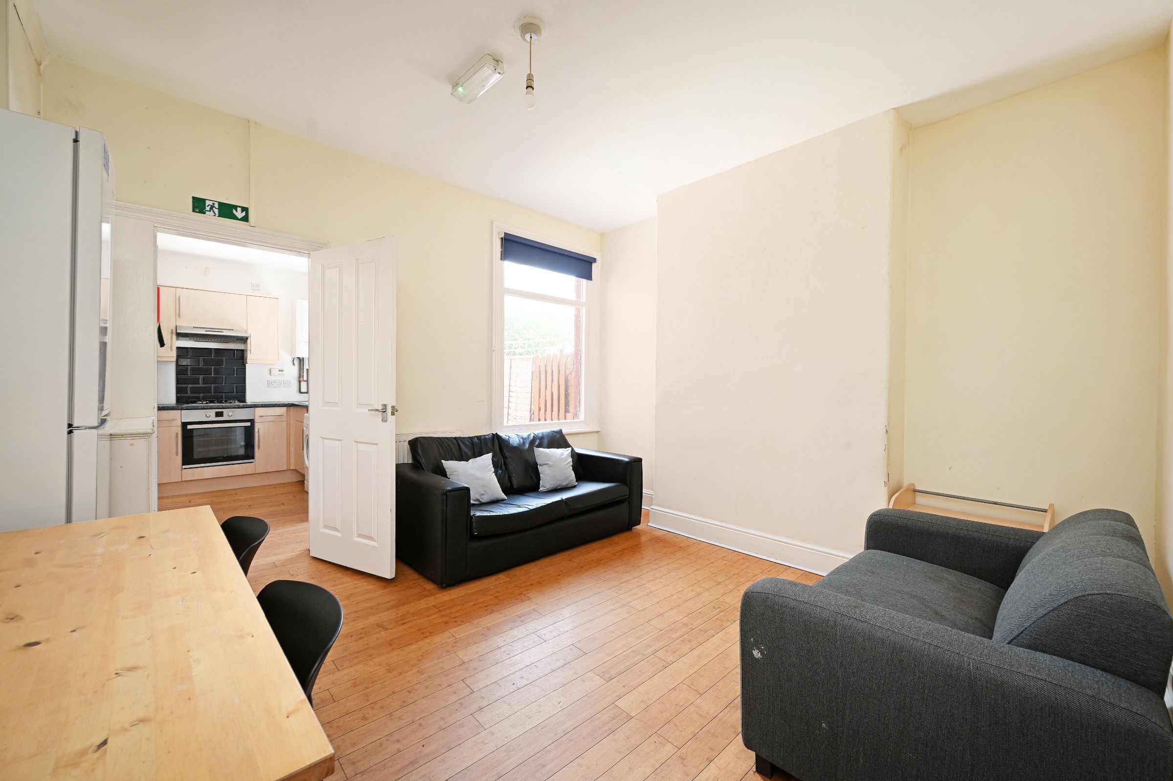 Room Wadbrough Road in Sheffield