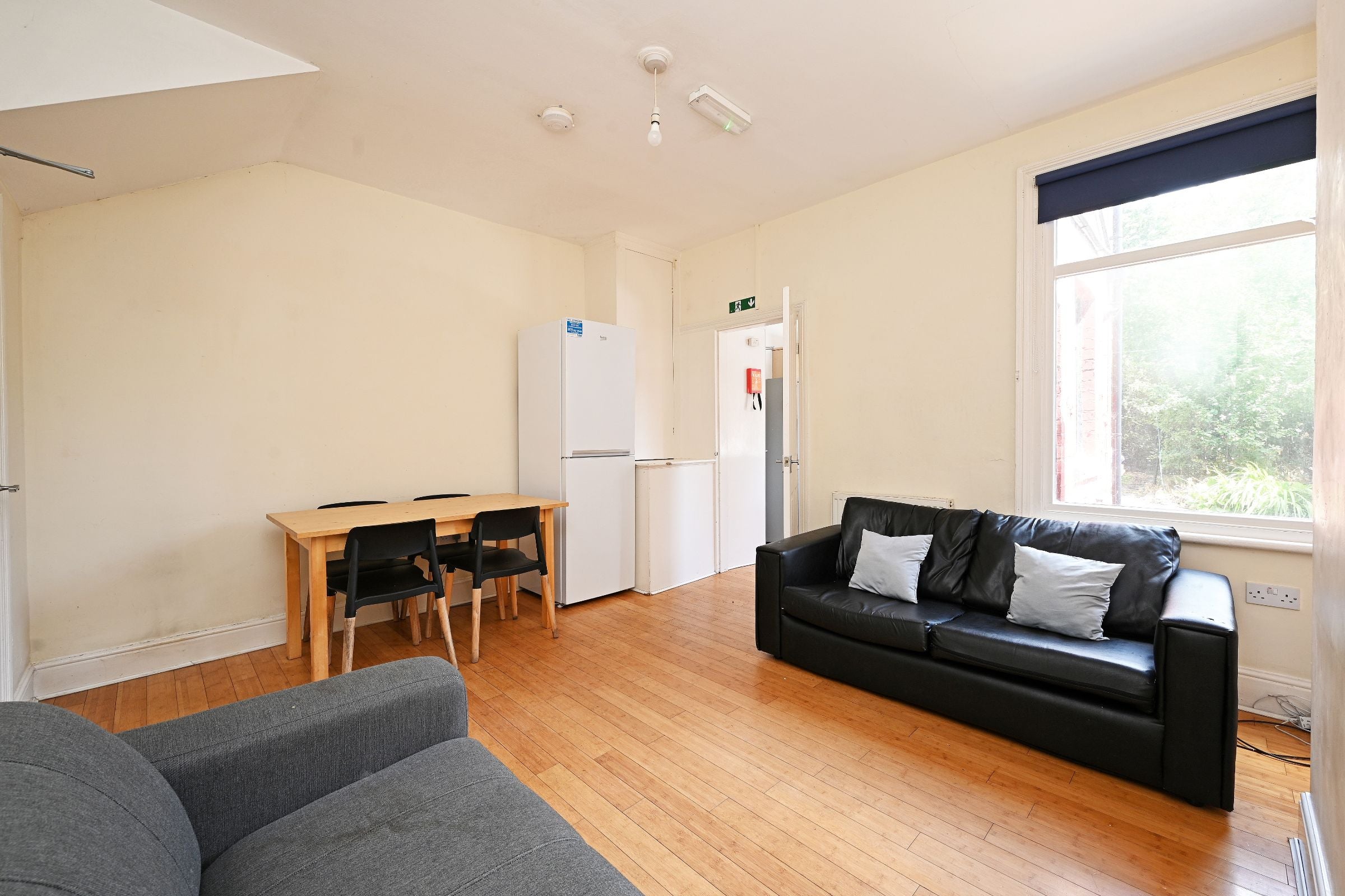 Room Wadbrough Road in Sheffield
