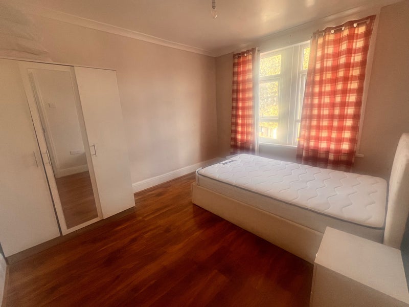 Room Little Ilford Lane in Greater London
