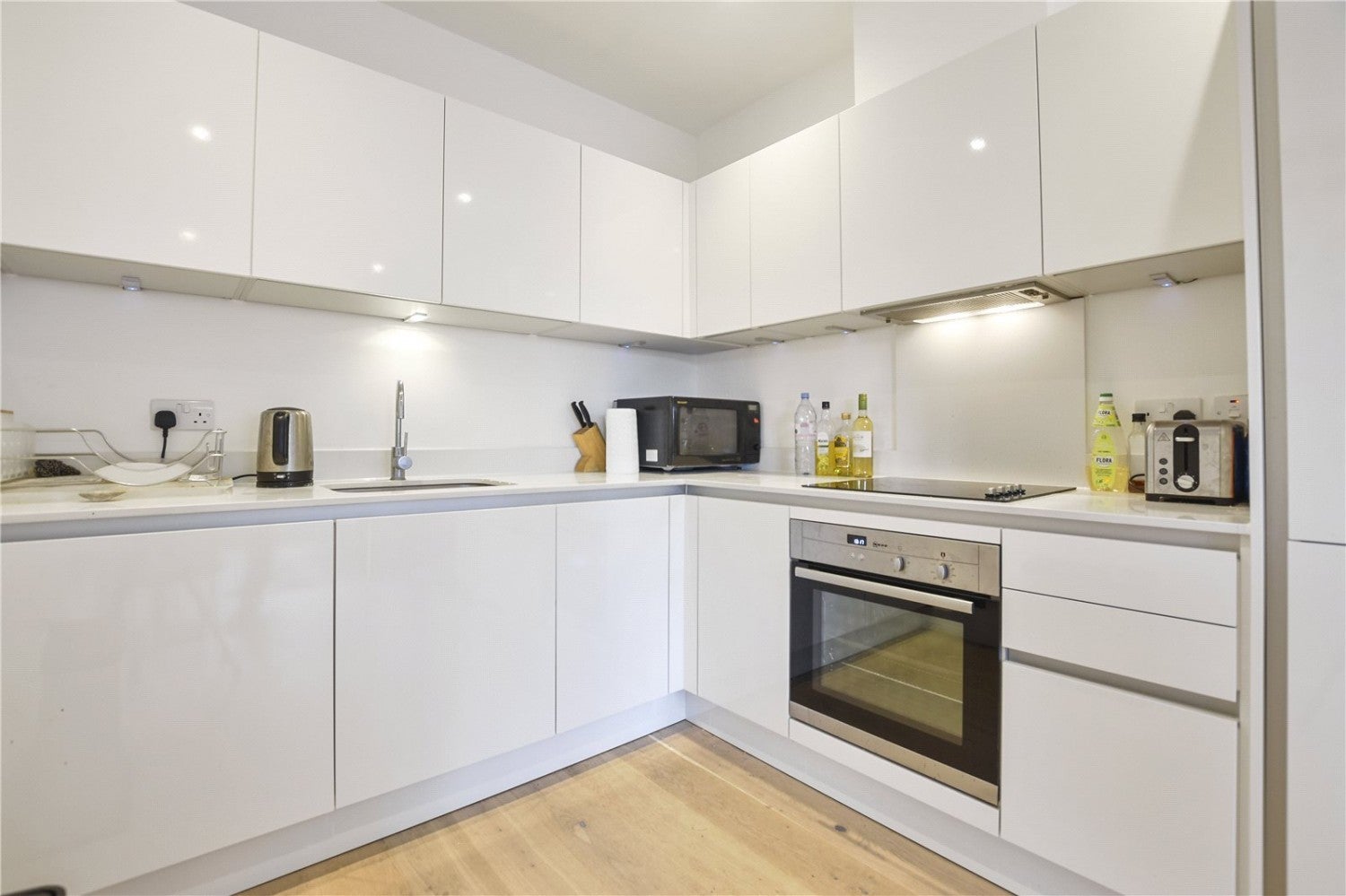Flat Dod Street in Greater London