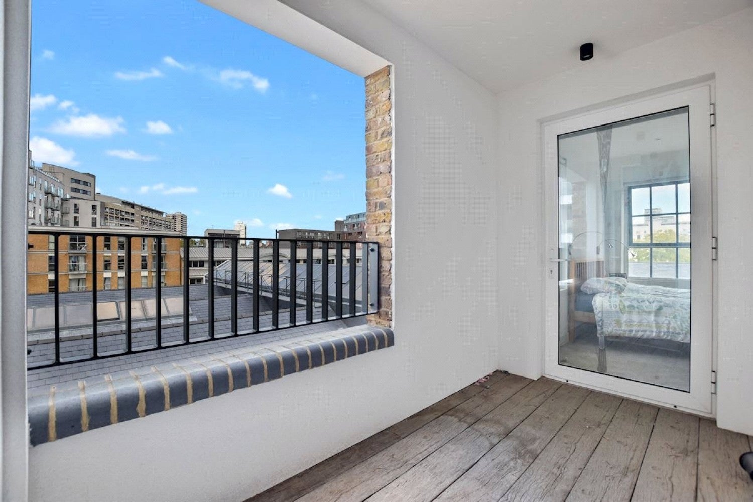 Flat Dod Street in Greater London