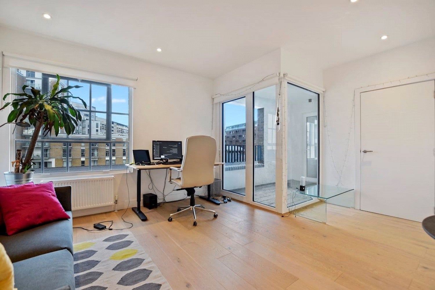 Flat Dod Street in Greater London