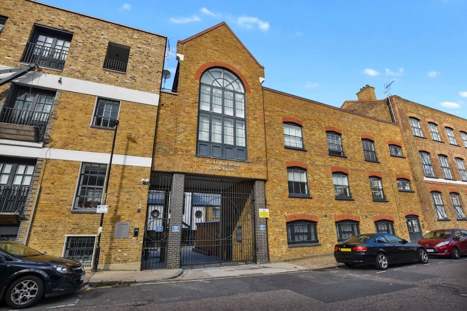 Flat Dod Street in Greater London