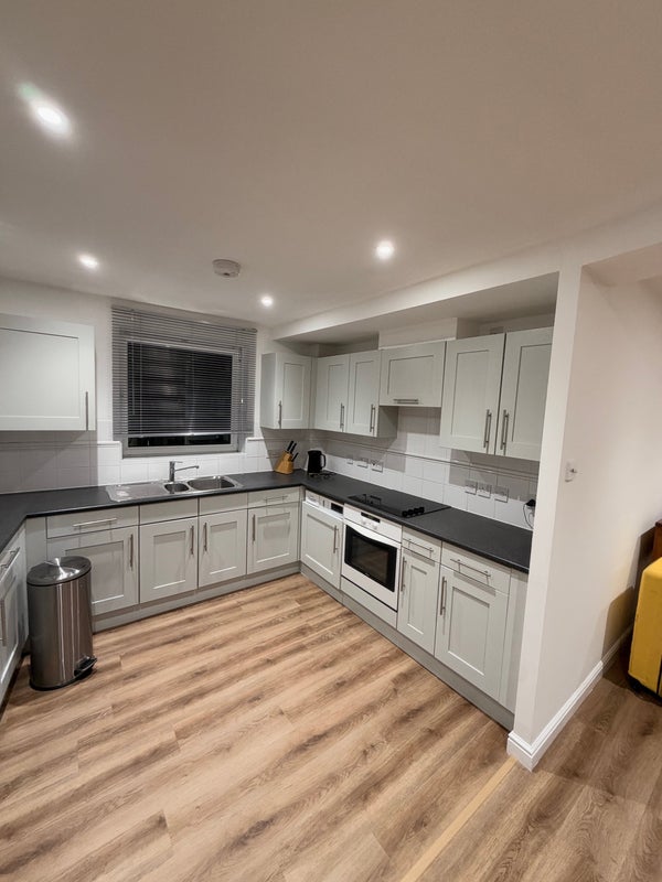 Room Inverness Mews in Greater London