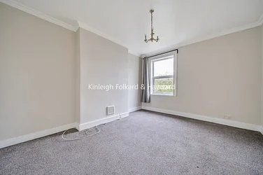 Flat Castlands Road in Greater London