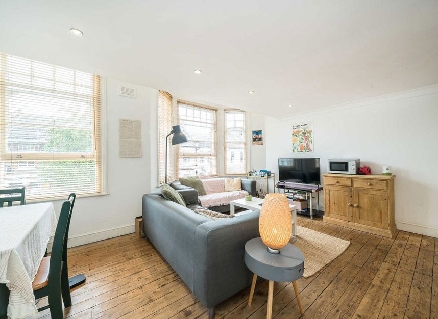 Flat Littlebury Road in Greater London