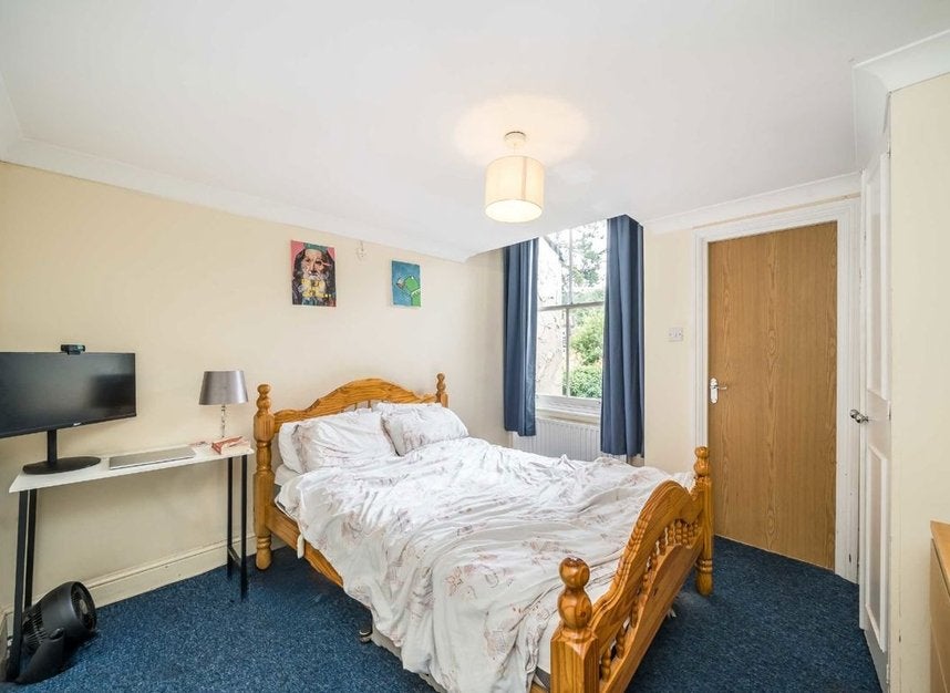 Flat Littlebury Road in Greater London