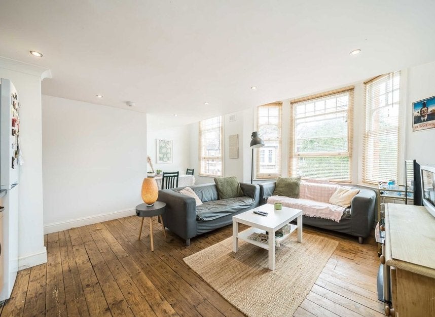 Flat Littlebury Road in Greater London