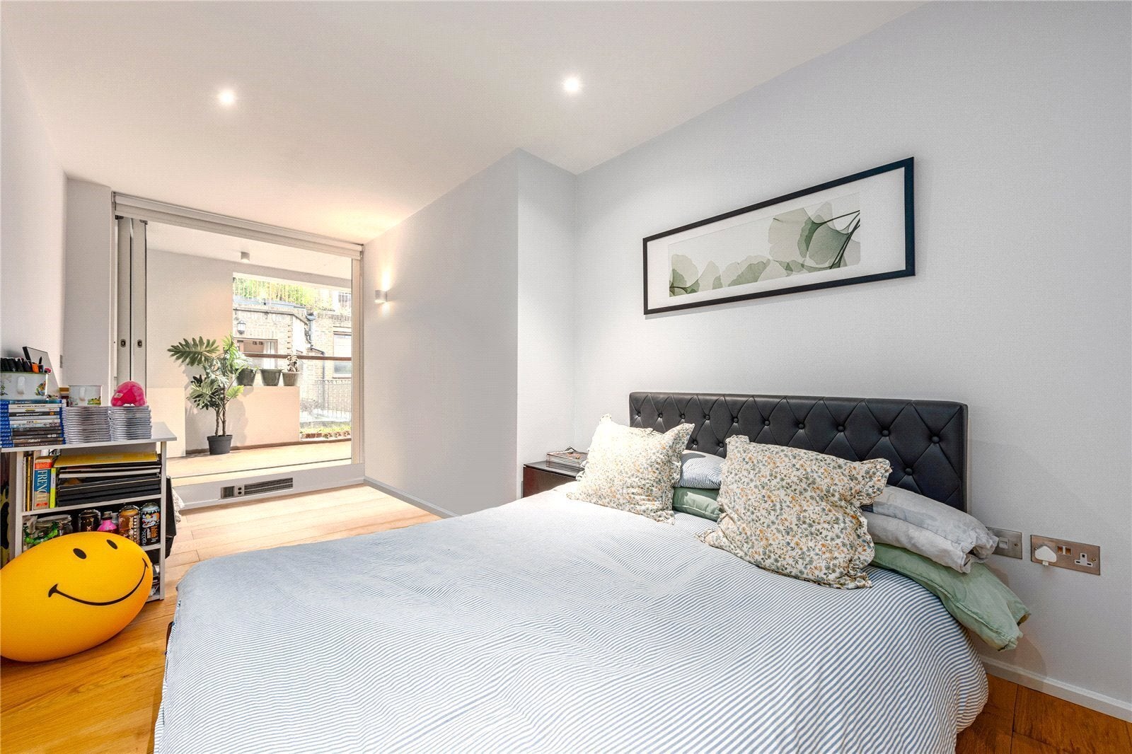 Flat Baynes Street in Greater London